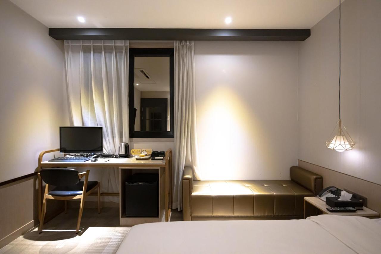 Hound Hotel Seomyeon-Beomcheon Busan Exterior foto